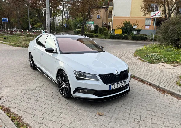 skoda superb Skoda Superb cena 99999 przebieg: 143000, rok produkcji 2019 z Gdynia